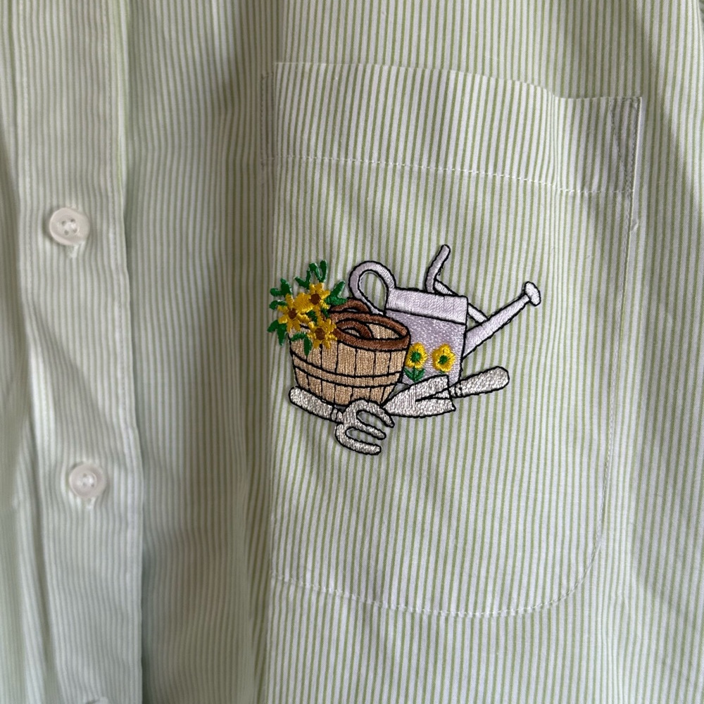 Hana Button Up Shirt Womens Medium Embroidered Gardening Theme Green Striped - Picture 2 of 8